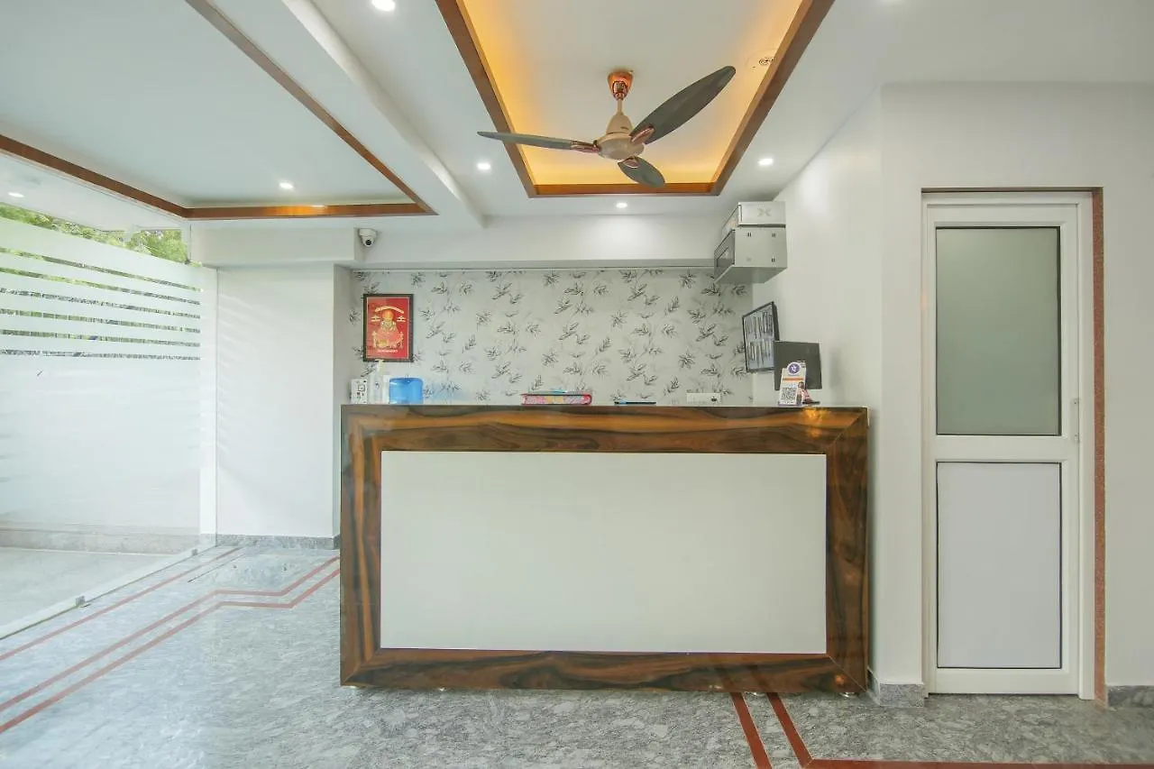 גורגאון Collection O Corporate Suite Near Omaxe Celebration Mall הודו