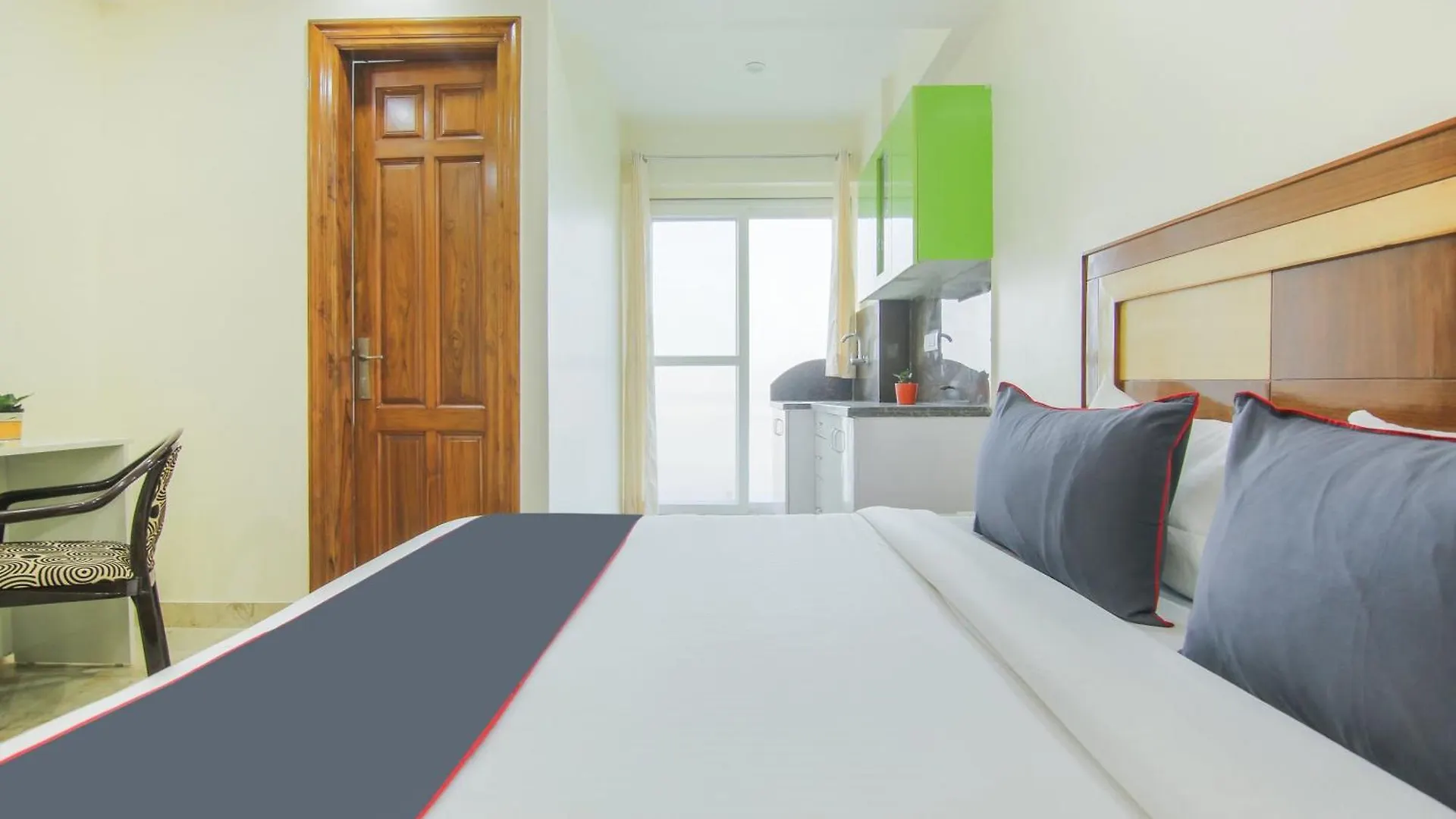 מלון גורגאון Collection O Corporate Suite Near Omaxe Celebration Mall
