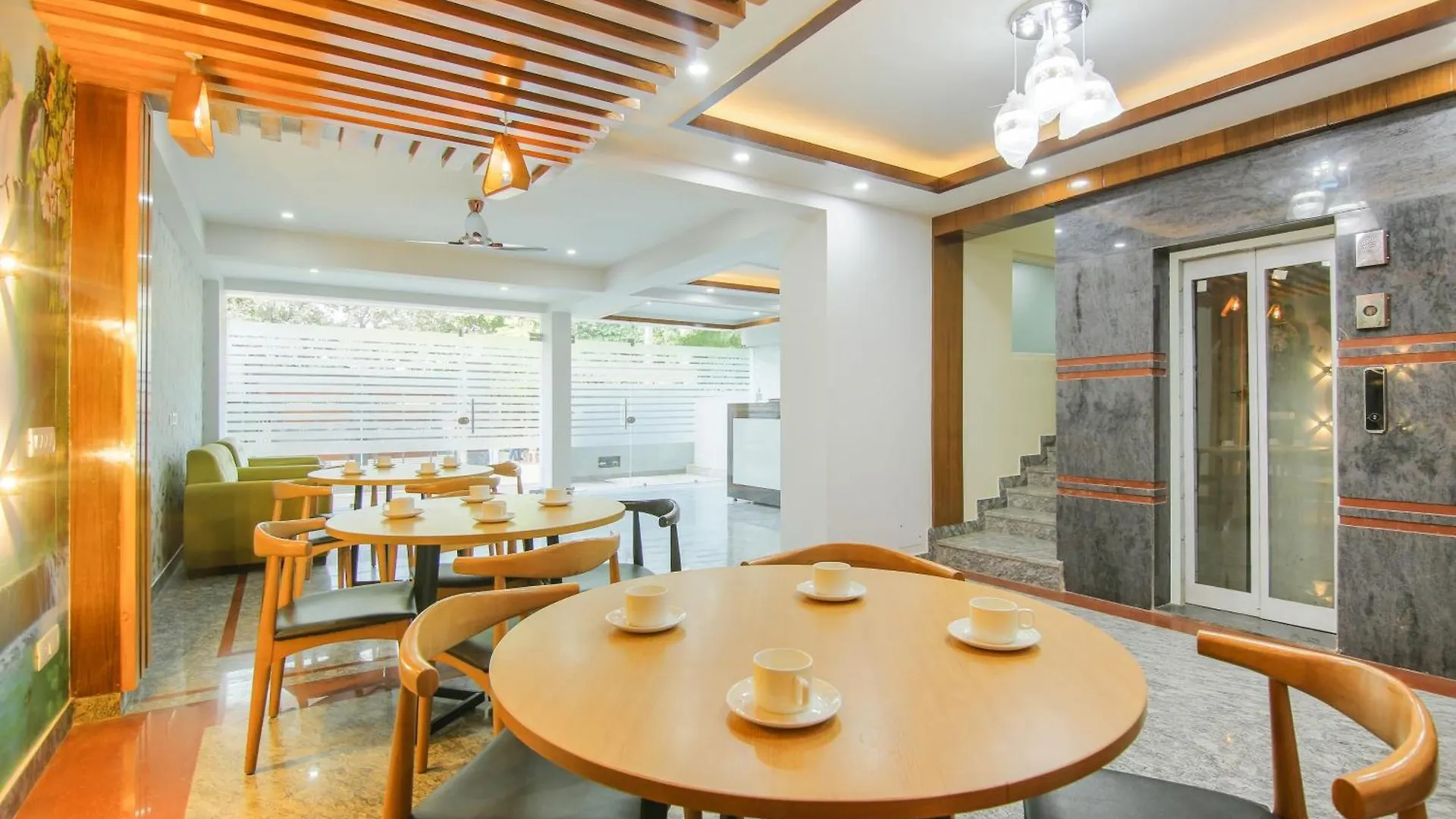 גורגאון Collection O Corporate Suite Near Omaxe Celebration Mall הודו
