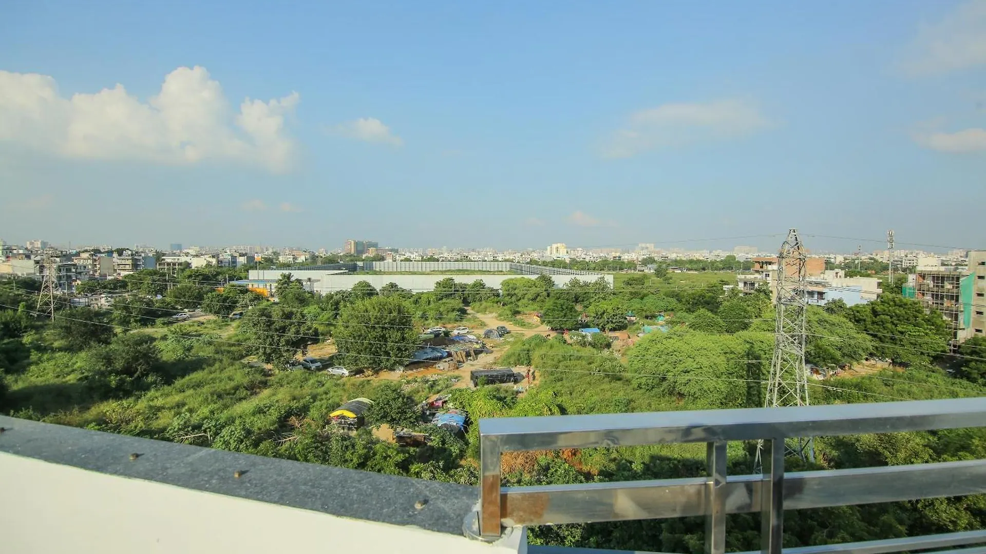 גורגאון Collection O Corporate Suite Near Omaxe Celebration Mall 4*,  הודו