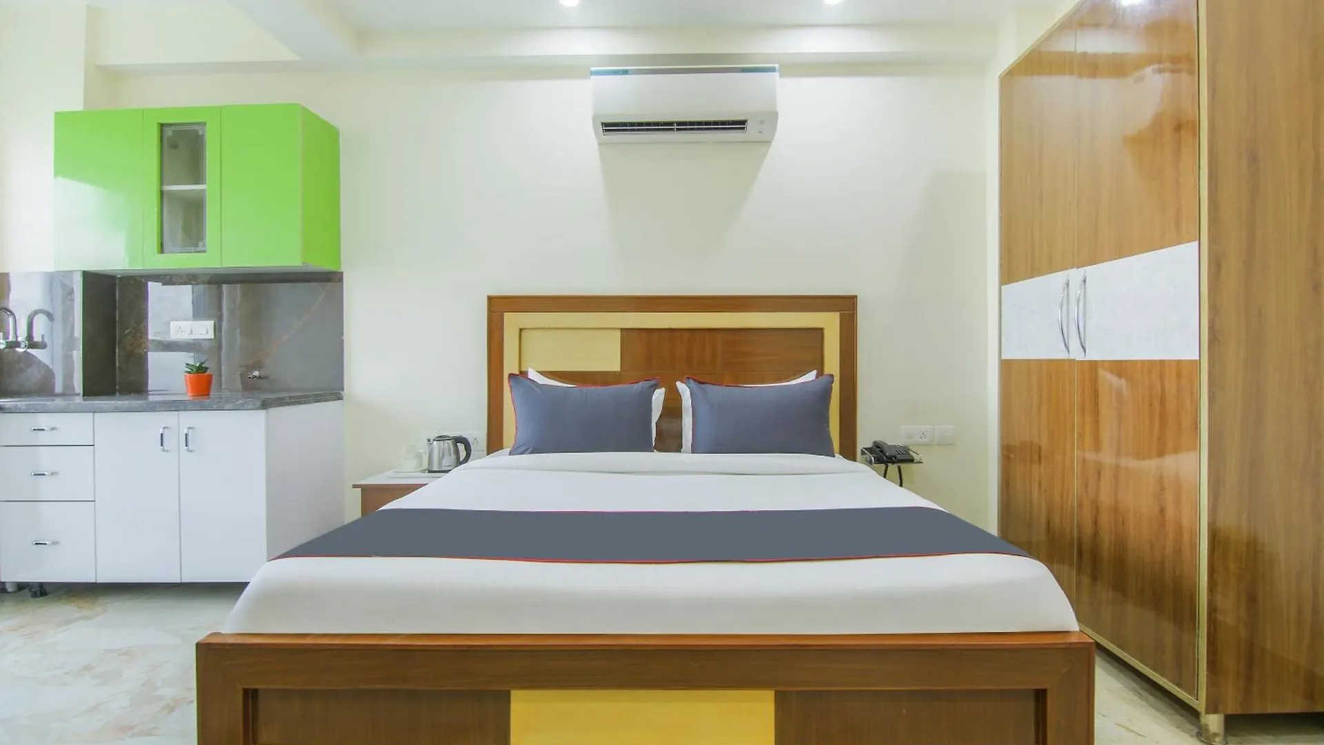 גורגאון Collection O Corporate Suite Near Omaxe Celebration Mall