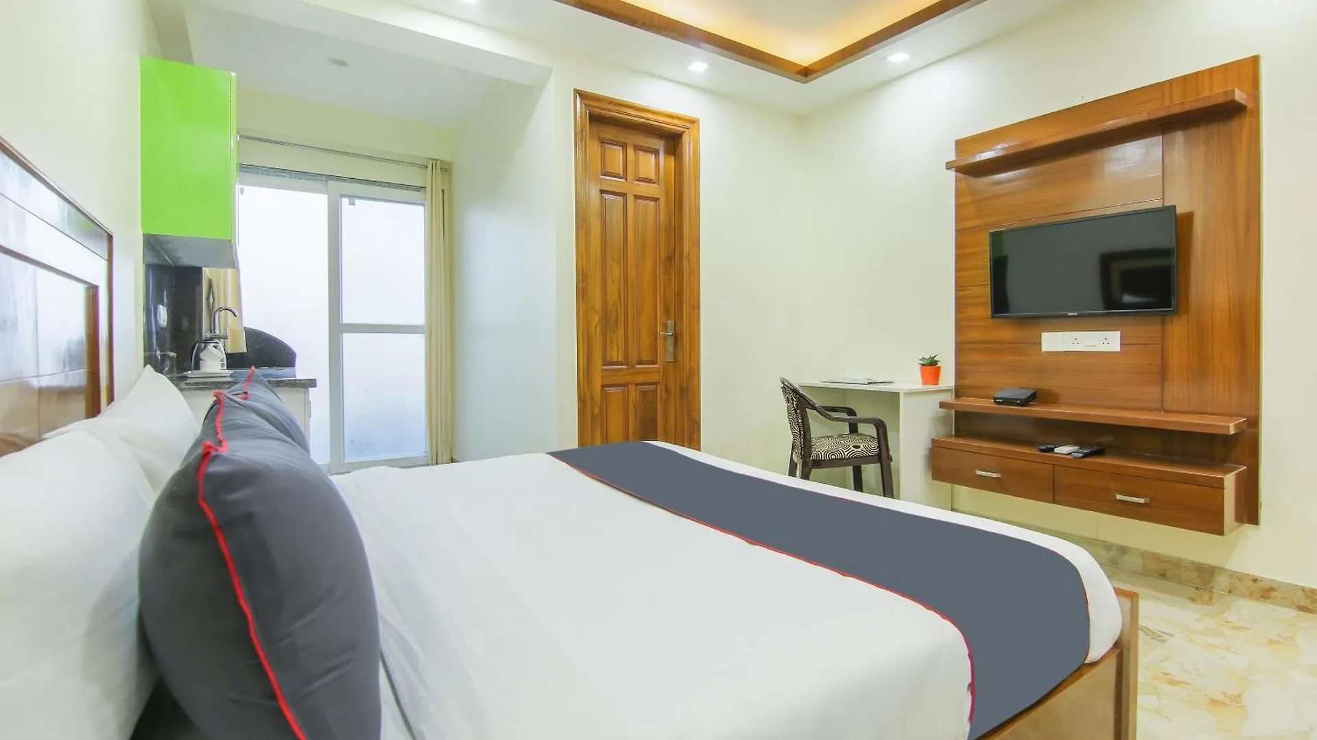 גורגאון Collection O Corporate Suite Near Omaxe Celebration Mall