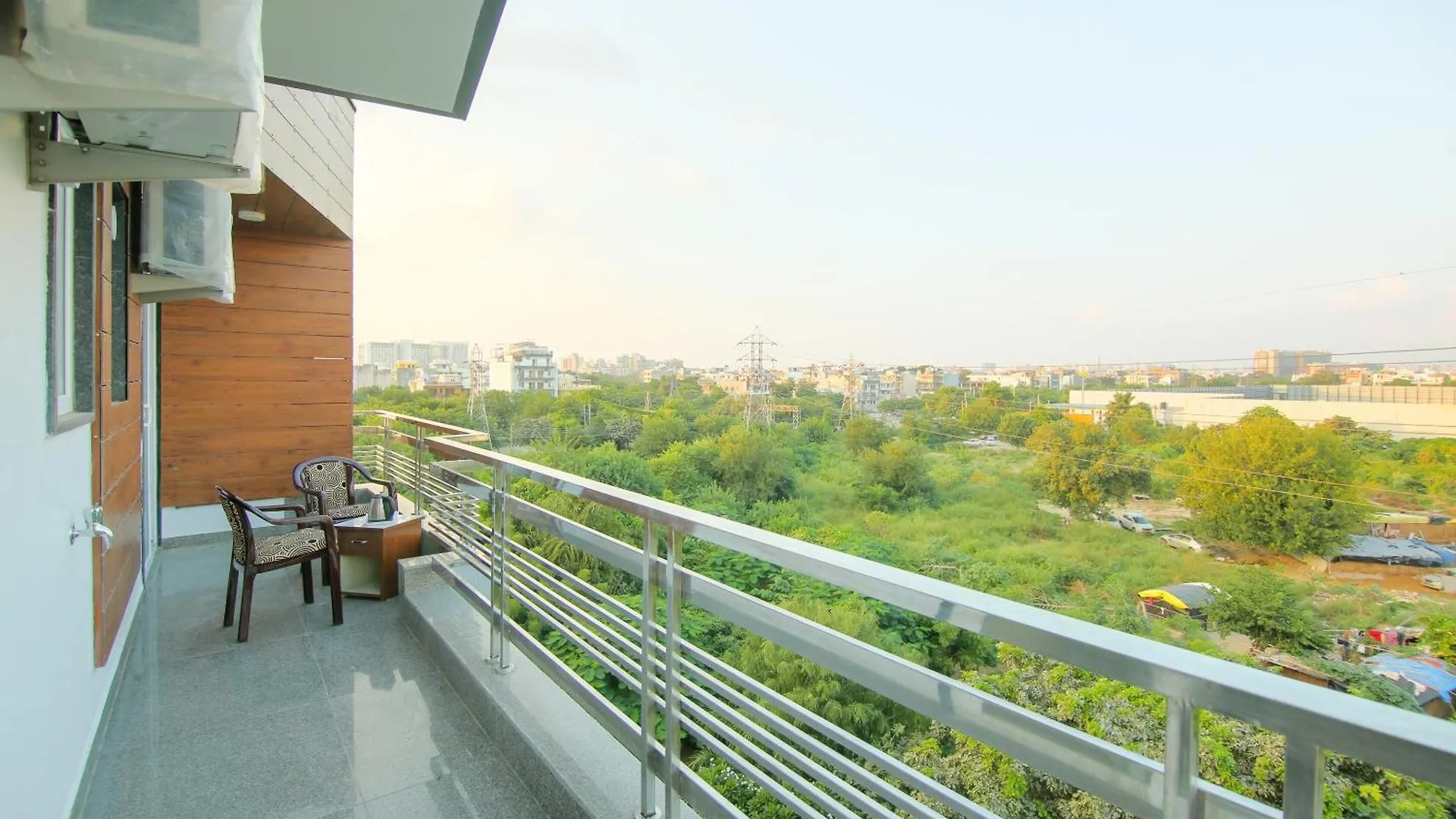 גורגאון Collection O Corporate Suite Near Omaxe Celebration Mall